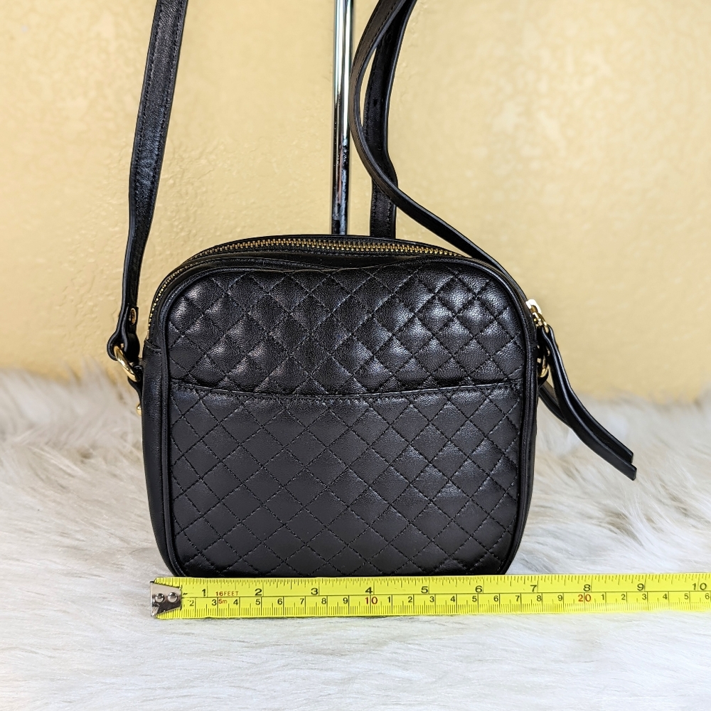 Isaac Mizrahi Black Quilted Leather Camera Bag Crossbody Double Zip - Picture 2 of 11